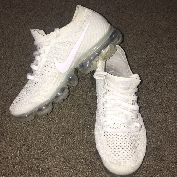 nike air vapormax triple white